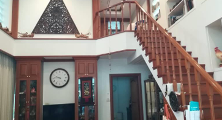 For sale 6 bedrooms house in Khlong Toei, Bangkok
