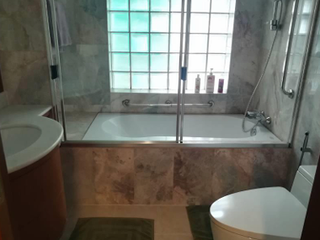For sale 6 ベッドルーム house in Khlong Toei, Bangkok