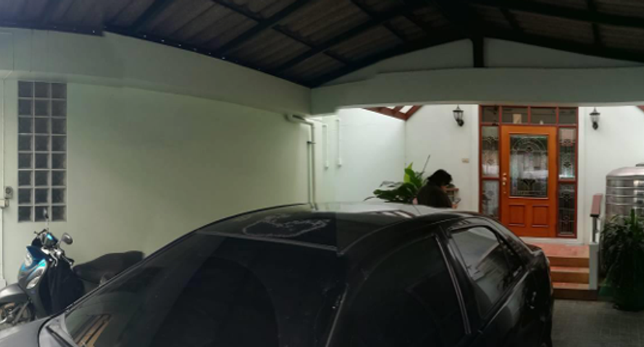 For sale 6 bedrooms house in Khlong Toei, Bangkok