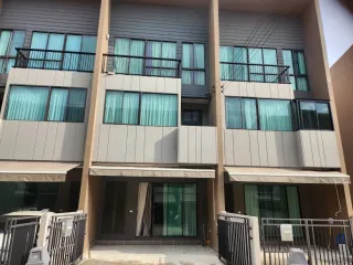 Reihenhaus zur Miete mit 3 Zimmer in Saphan Sung, Bangkok