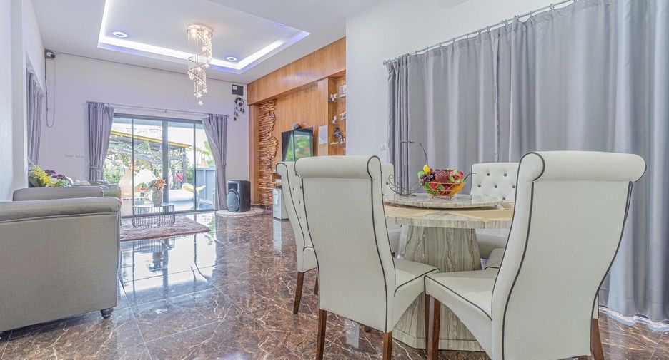 For rent 3 bedrooms villa in Bang Lamung, Chonburi