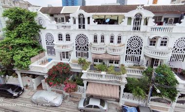 For rent 5 bedrooms townhouse in Watthana, Bangkok