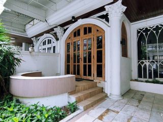 For rent 5 bedrooms townhouse in Watthana, Bangkok