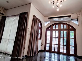 For rent 5 bedrooms townhouse in Watthana, Bangkok