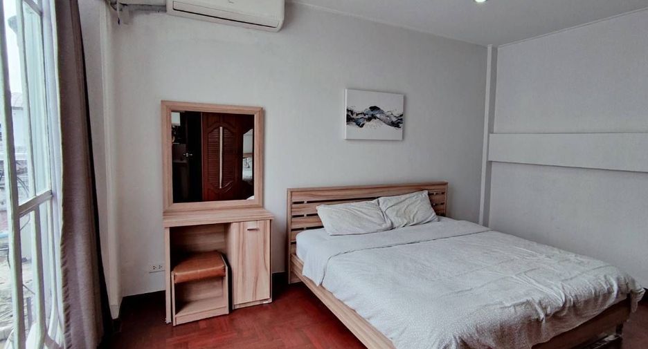 Reihenhaus zur Miete mit 5 Zimmer in Watthana, Bangkok