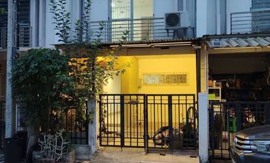 For rent 3 bedrooms townhouse in Prawet, Bangkok