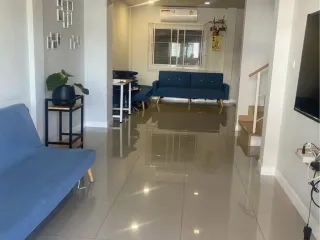 Casa adosada en venta de 3 habitaciones en Bang Lamung, Chonburi