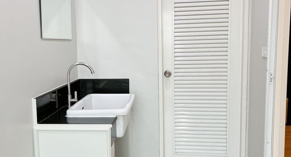 For sale studio condo in Wang Thonglang, Bangkok