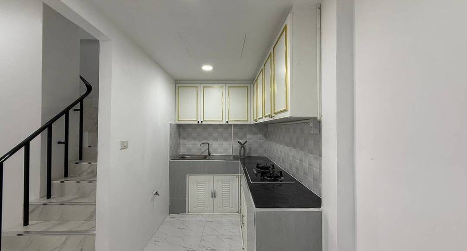 Reihenhaus zur Miete mit 3 Zimmer in Bang Lamung, Chonburi