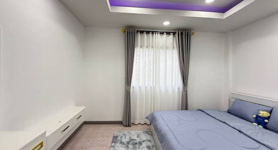 Reihenhaus zur Miete mit 3 Zimmer in Bang Lamung, Chonburi
