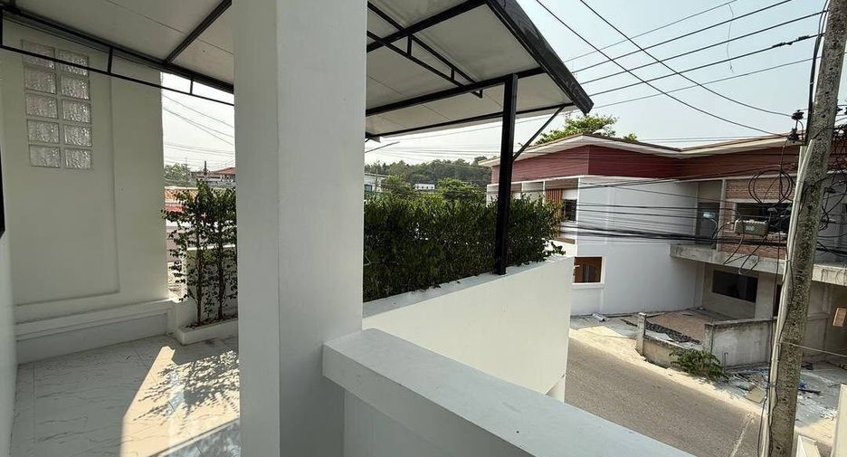 Reihenhaus zur Miete mit 3 Zimmer in Bang Lamung, Chonburi