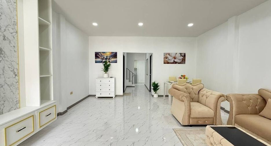 Reihenhaus zur Miete mit 3 Zimmer in Bang Lamung, Chonburi
