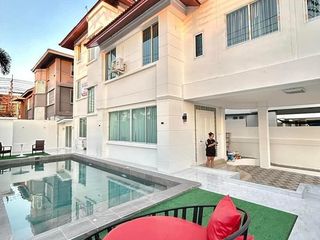 Villa zum Kauf und zur Miete mit 5 Zimmer in Bang Lamung, Chonburi