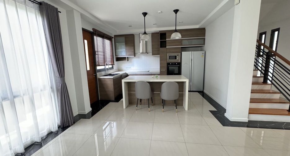 For rent 5 bedrooms house in Bang Na, Bangkok