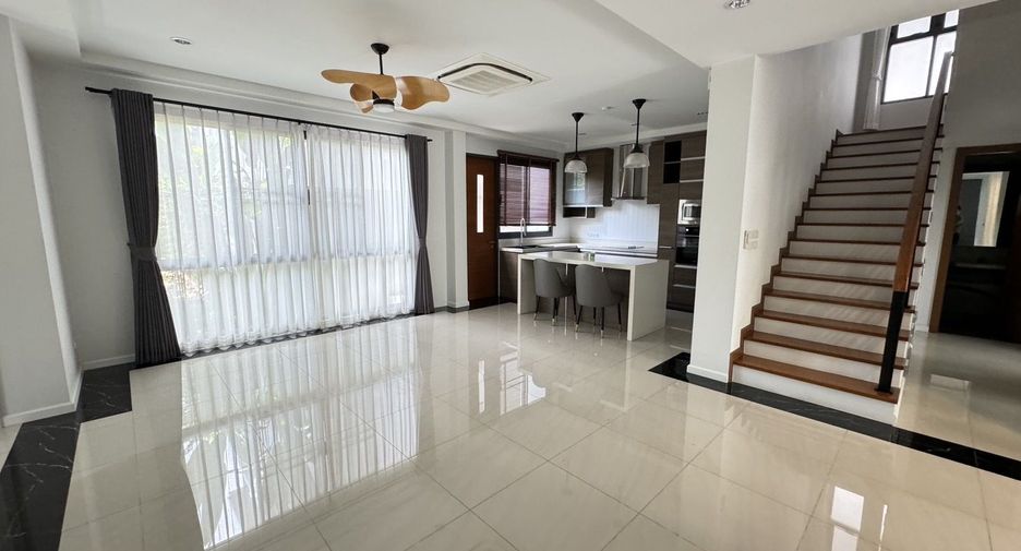 For rent 5 bedrooms house in Bang Na, Bangkok