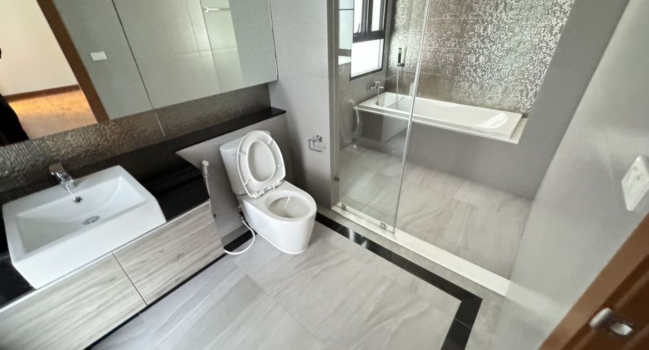 For rent 5 bedrooms house in Bang Na, Bangkok