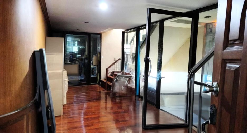 Casa en venta de 7 habitaciones en Khlong San, Bangkok