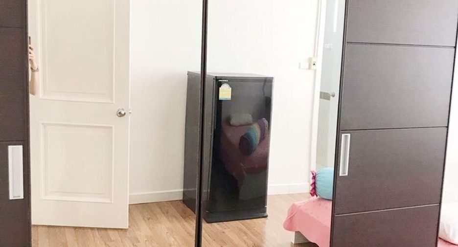 For rent 3 bedrooms townhouse in Bang Na, Bangkok