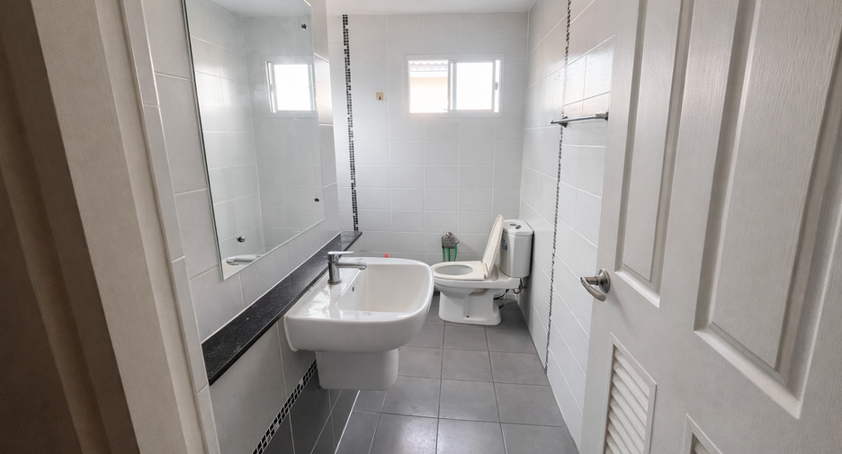 For rent 3 bedrooms house in Mueang Samut Prakan, Samut Prakan