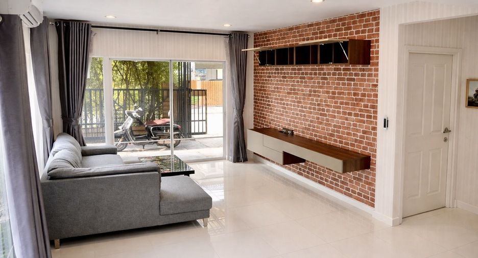 For rent 3 bedrooms house in Mueang Samut Prakan, Samut Prakan