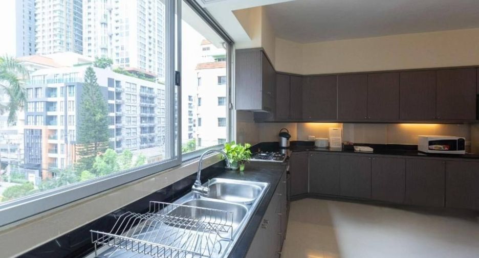 For rent 4 bedrooms condo in Khlong Toei, Bangkok