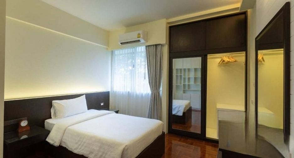 For rent 4 bedrooms condo in Khlong Toei, Bangkok