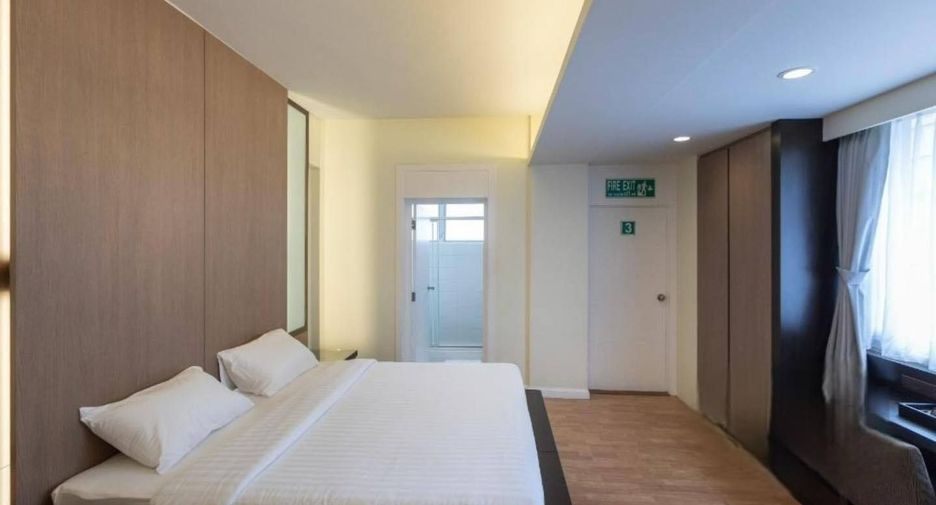 For rent 4 bedrooms condo in Khlong Toei, Bangkok