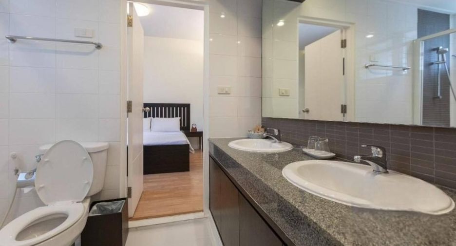 For rent 4 bedrooms condo in Khlong Toei, Bangkok