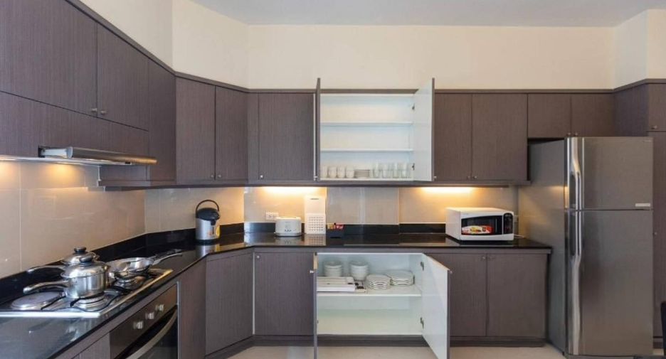 For rent 4 bedrooms condo in Khlong Toei, Bangkok