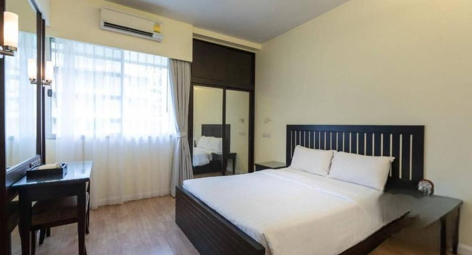 For rent 4 bedrooms condo in Khlong Toei, Bangkok
