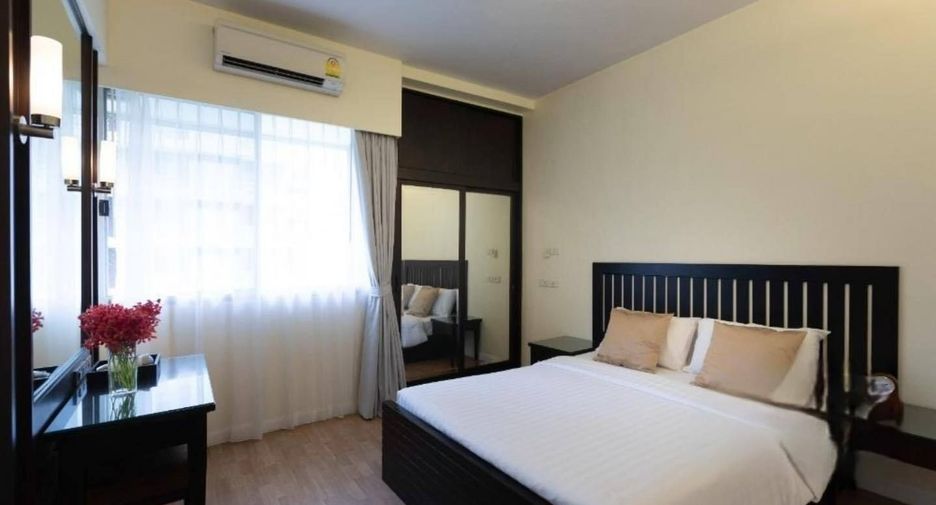 For rent 4 bedrooms condo in Khlong Toei, Bangkok