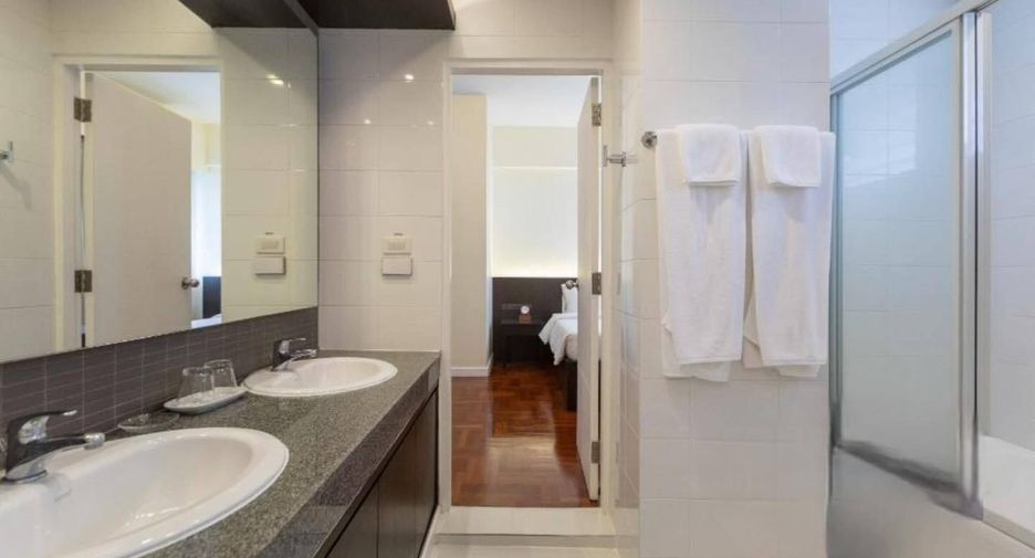 For rent 4 bedrooms condo in Khlong Toei, Bangkok