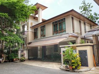 Reihenhaus zur Miete mit 4 Zimmer in Watthana, Bangkok