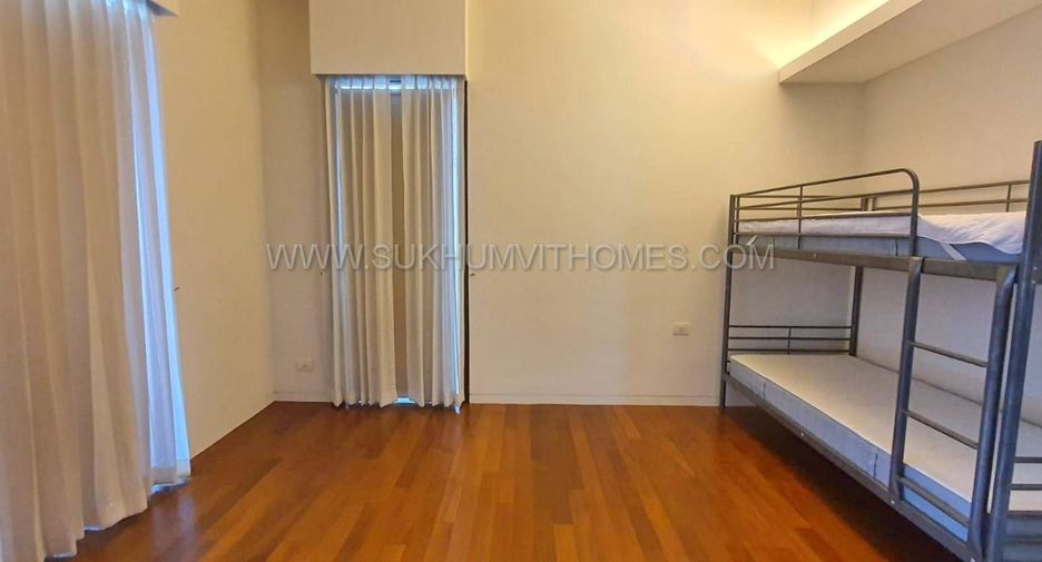 For rent 4 bedrooms condo in Pathum Wan, Bangkok