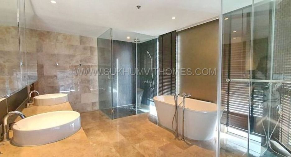 For rent 4 bedrooms condo in Pathum Wan, Bangkok
