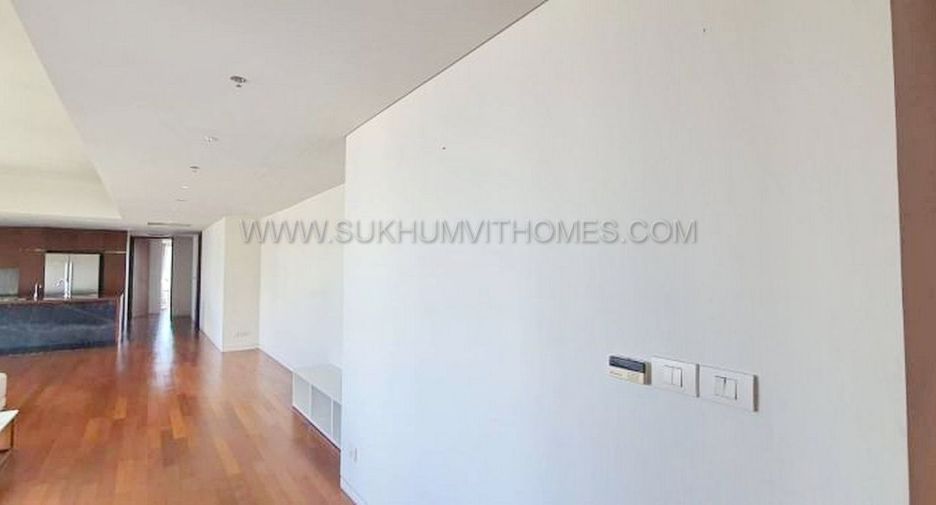 For rent 4 bedrooms condo in Pathum Wan, Bangkok