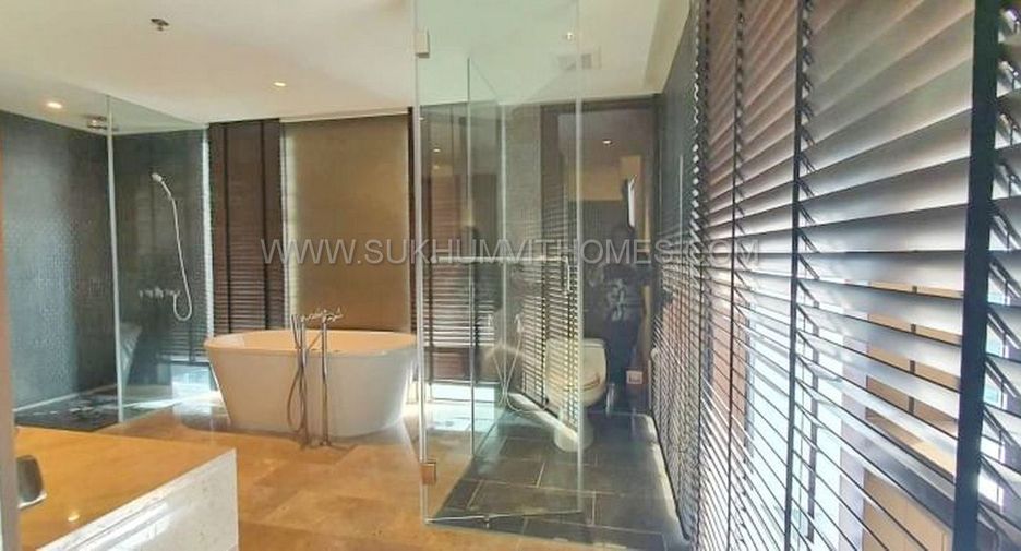 For rent 4 bedrooms condo in Pathum Wan, Bangkok