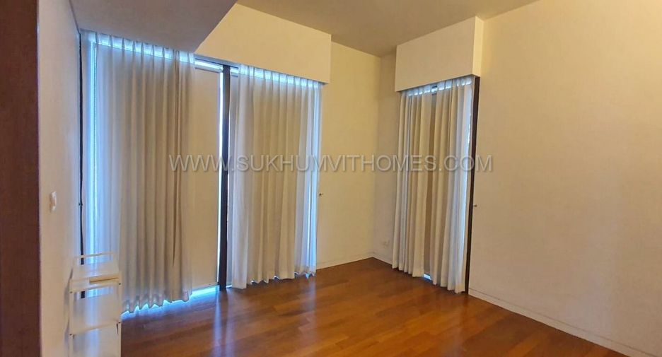 For rent 4 bedrooms condo in Pathum Wan, Bangkok