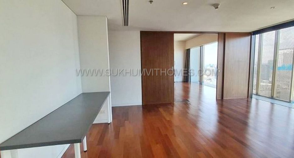 For rent 4 bedrooms condo in Pathum Wan, Bangkok