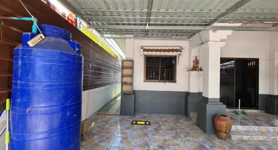 出售 2 卧室 联排别墅 在 Si Racha, Chon Buri