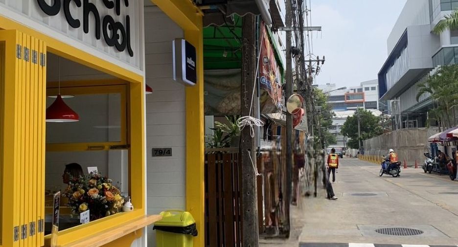 For sale 10 bedrooms hotel in Watthana, Bangkok