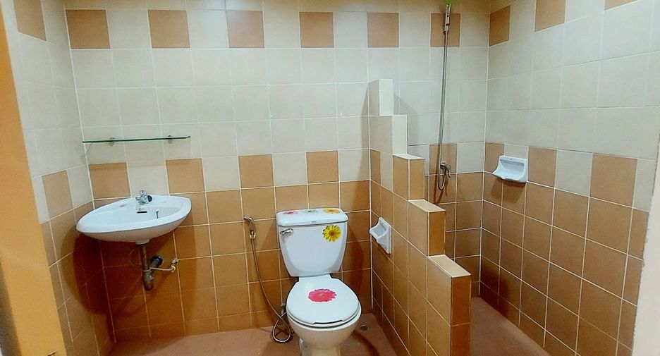 出售 3 卧室 联排别墅 在 Khlong Sam Wa, 曼谷