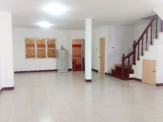 Reihenhaus zum Kauf mit 3 Zimmer in Khlong Sam Wa, Bangkok