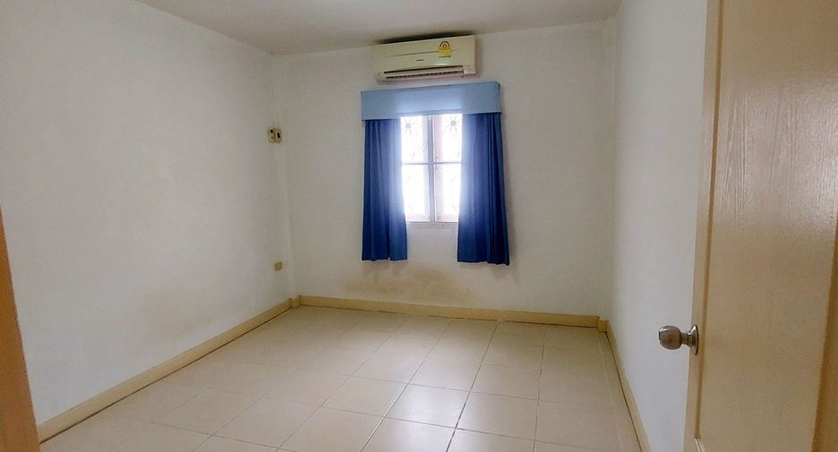 For sale 3 bedrooms townhouse in Khlong Sam Wa, Bangkok