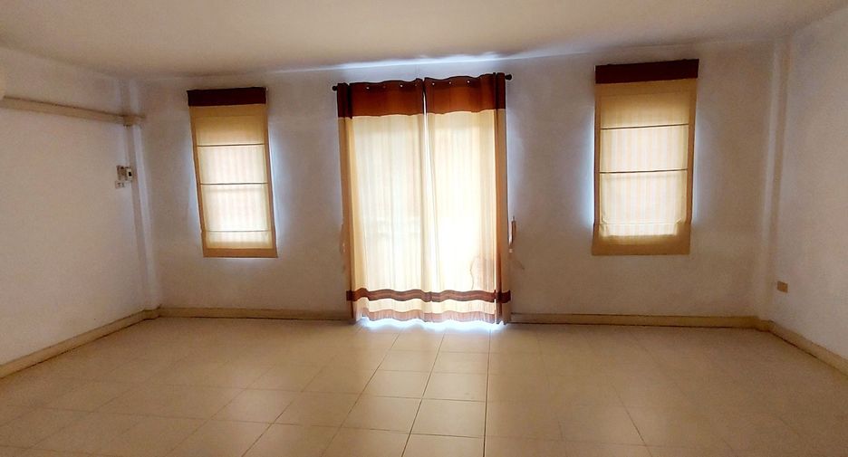 For sale 3 bedrooms townhouse in Khlong Sam Wa, Bangkok