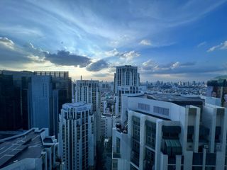For rent 2 bedrooms condo in Huai Khwang, Bangkok