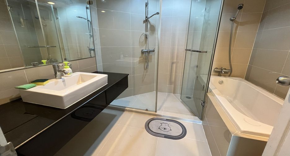 Condo en alquiler de 2 habitaciones en Huai Khwang, Bangkok