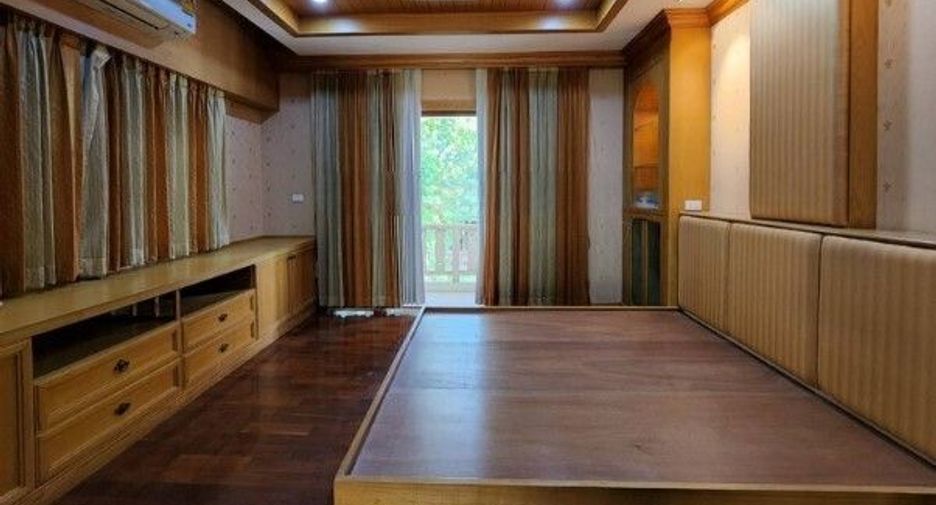 For sale 4 bedrooms house in Bueng Kum, Bangkok