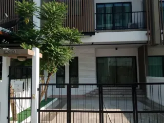 For rent 3 bedrooms townhouse in Si Racha, Chonburi