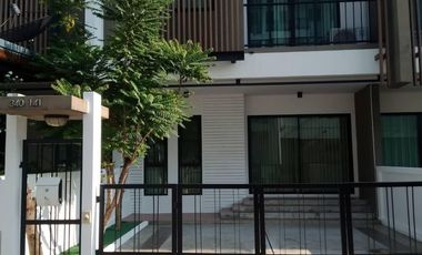 For rent 3 bedrooms townhouse in Si Racha, Chonburi